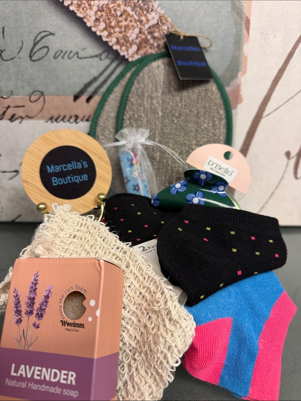 Women gift set- loofah’s, socks, hair clip, lavender soap, 🆕